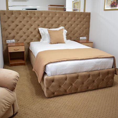 Kurmet Hotel Uralsk Eksteriør billede