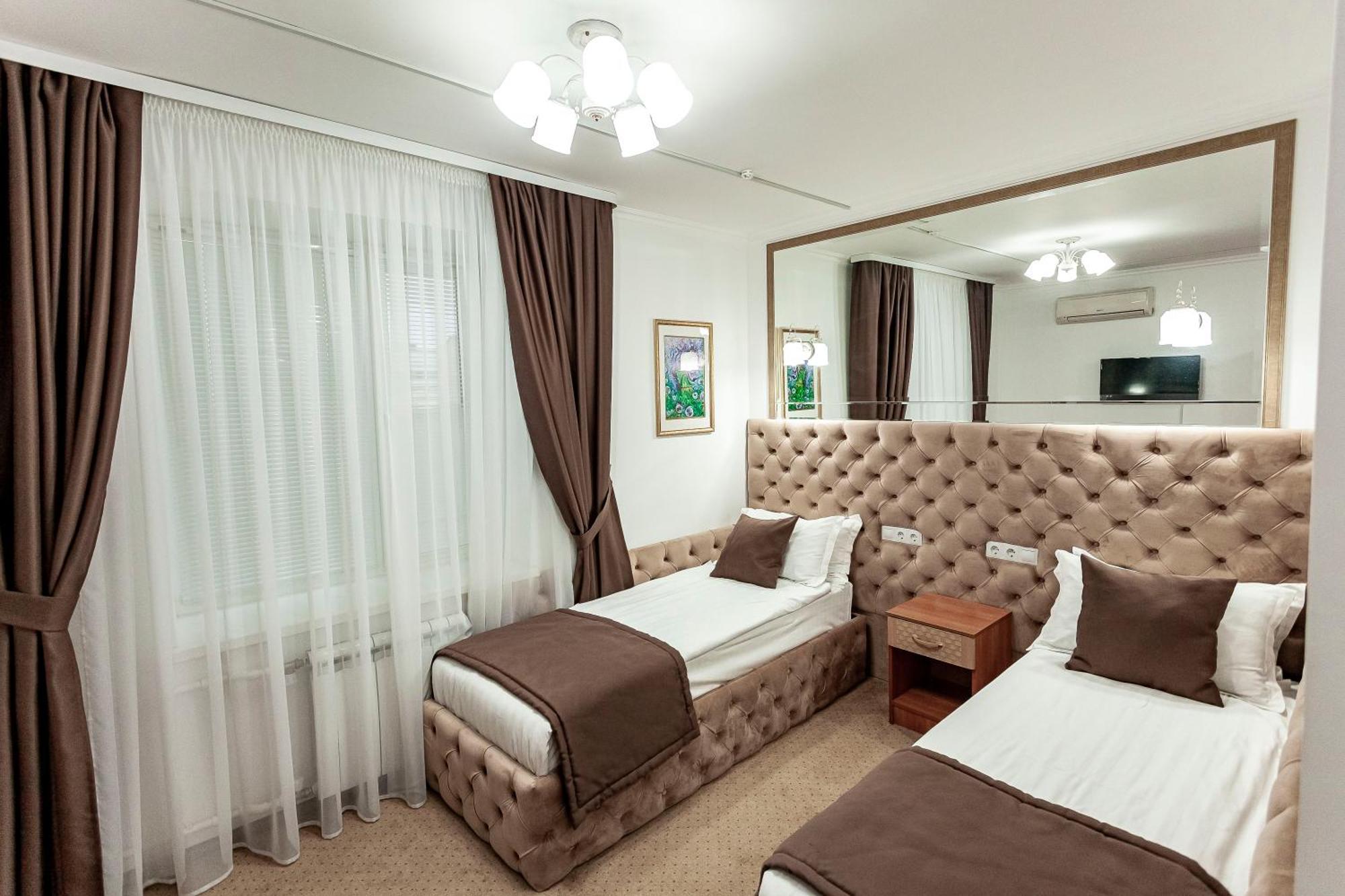 Kurmet Hotel Uralsk Eksteriør billede