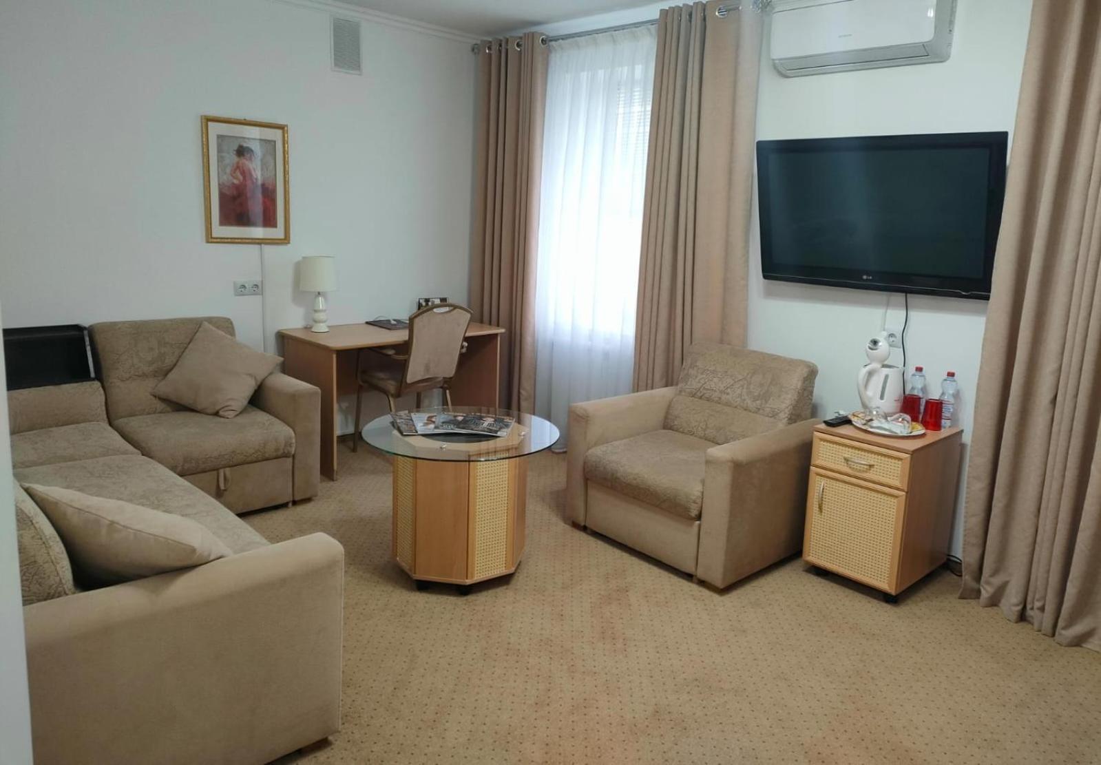 Kurmet Hotel Uralsk Eksteriør billede