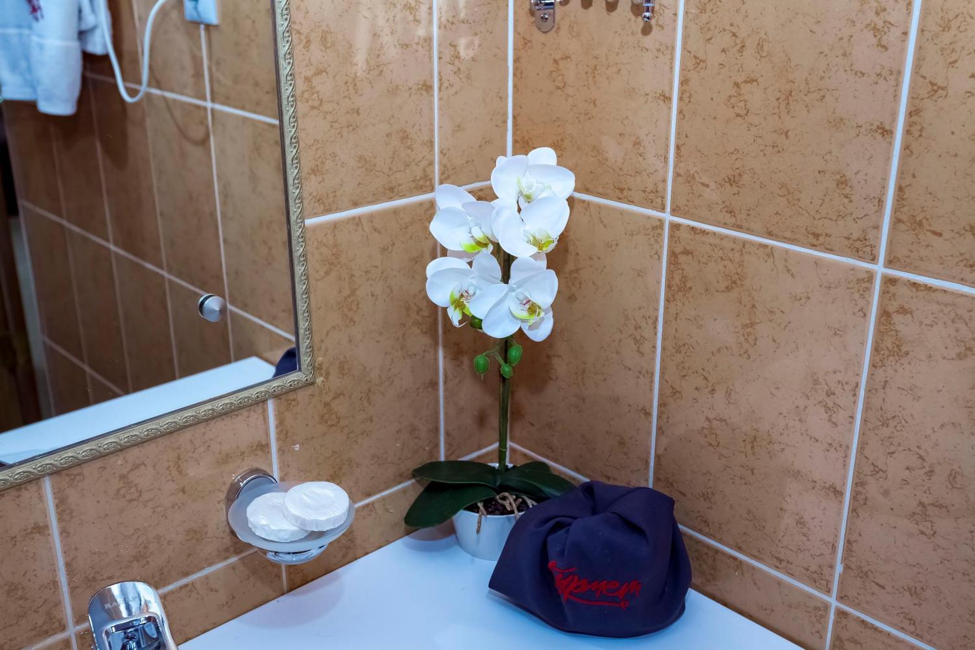 Kurmet Hotel Uralsk Eksteriør billede