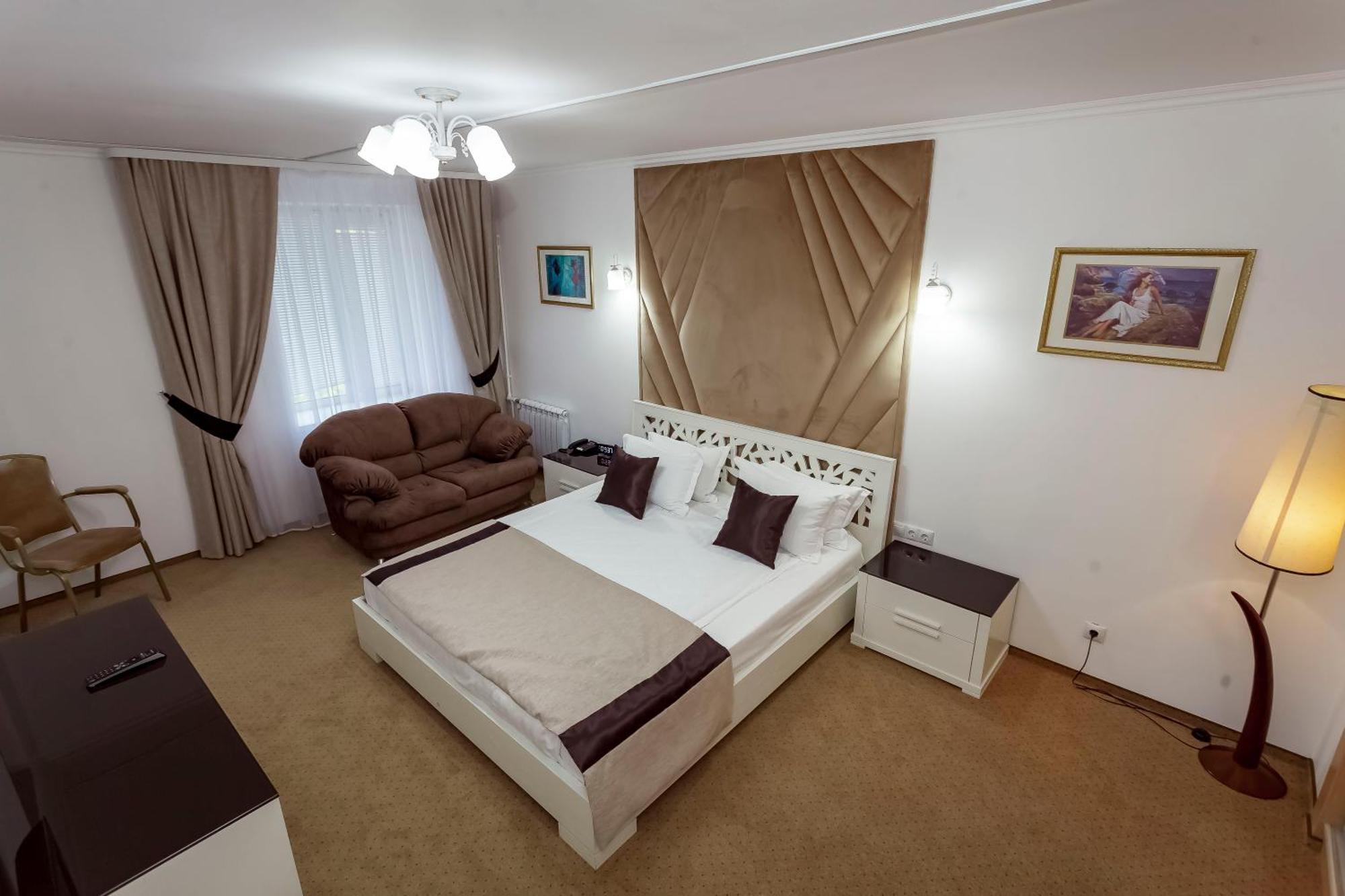Kurmet Hotel Uralsk Eksteriør billede