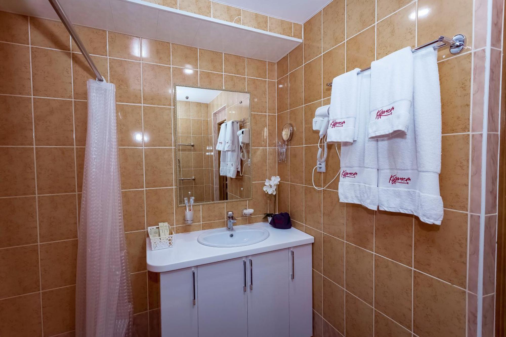 Kurmet Hotel Uralsk Eksteriør billede