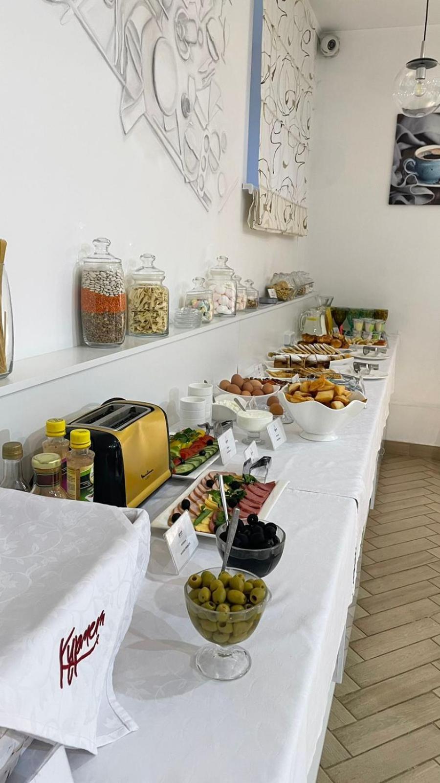 Kurmet Hotel Uralsk Eksteriør billede