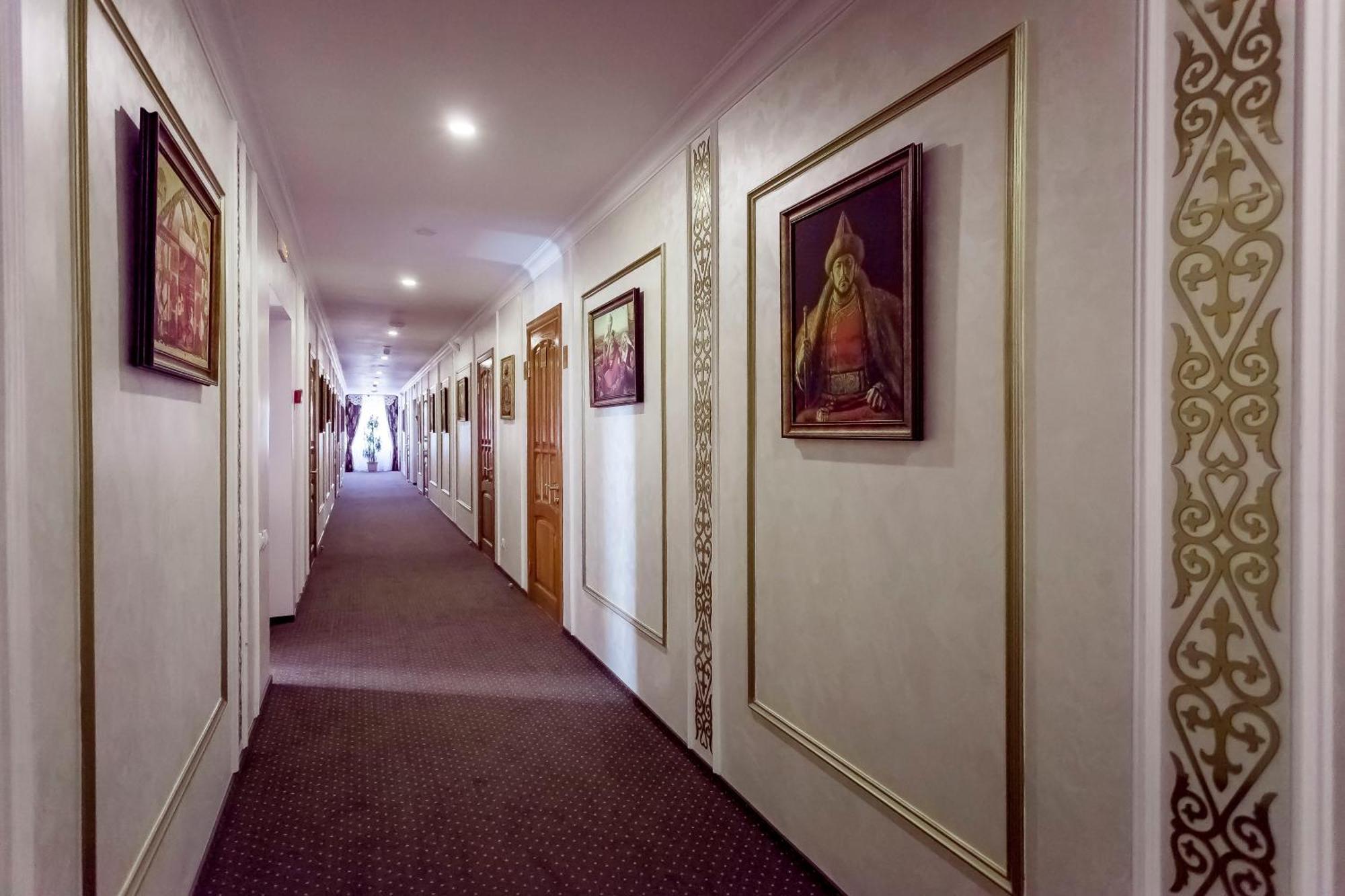 Kurmet Hotel Uralsk Eksteriør billede