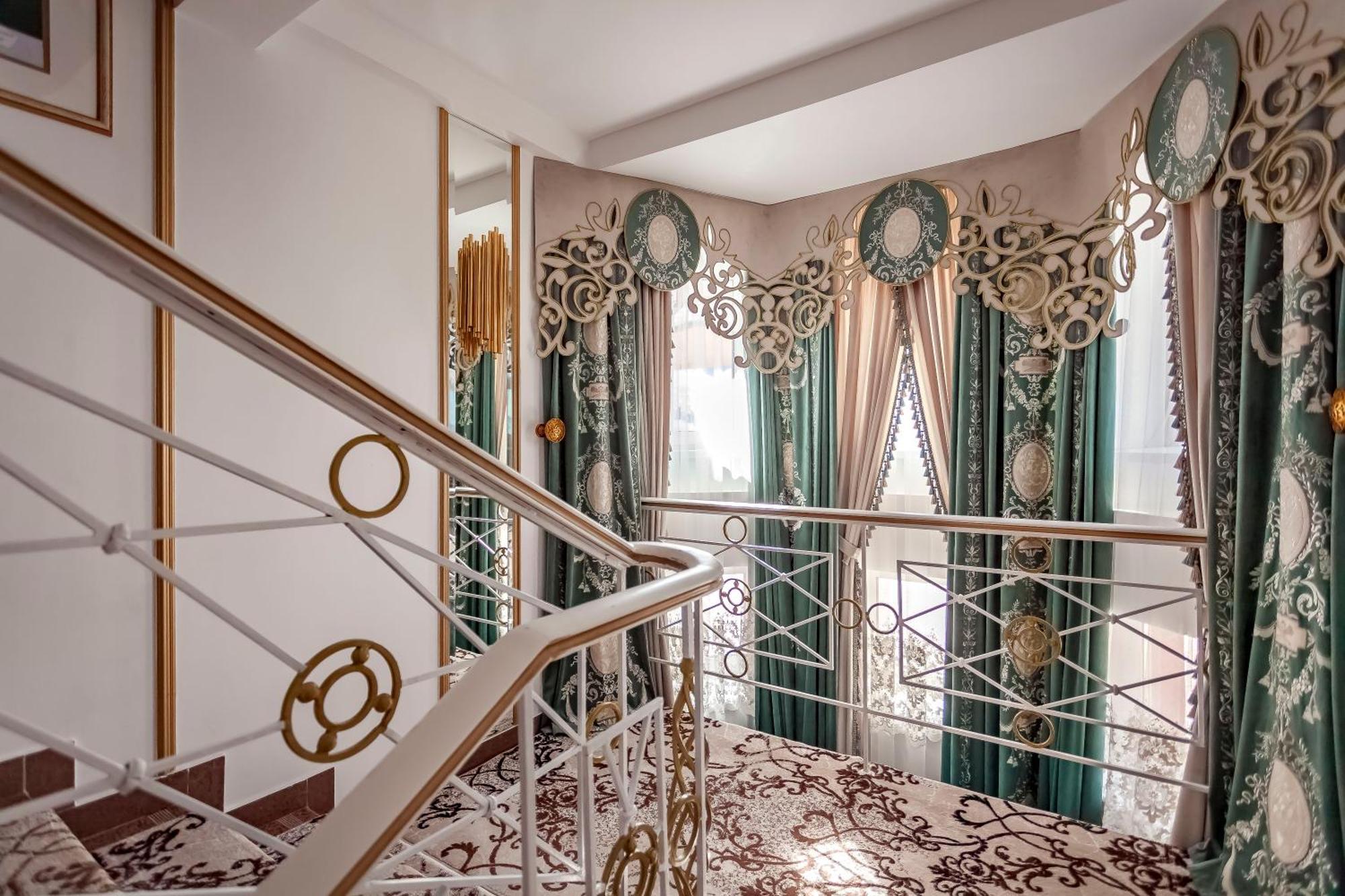 Kurmet Hotel Uralsk Eksteriør billede