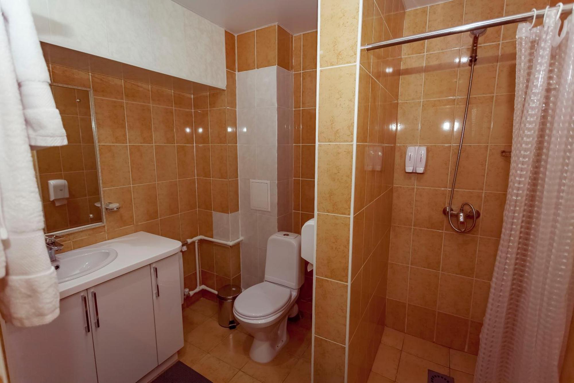 Kurmet Hotel Uralsk Eksteriør billede