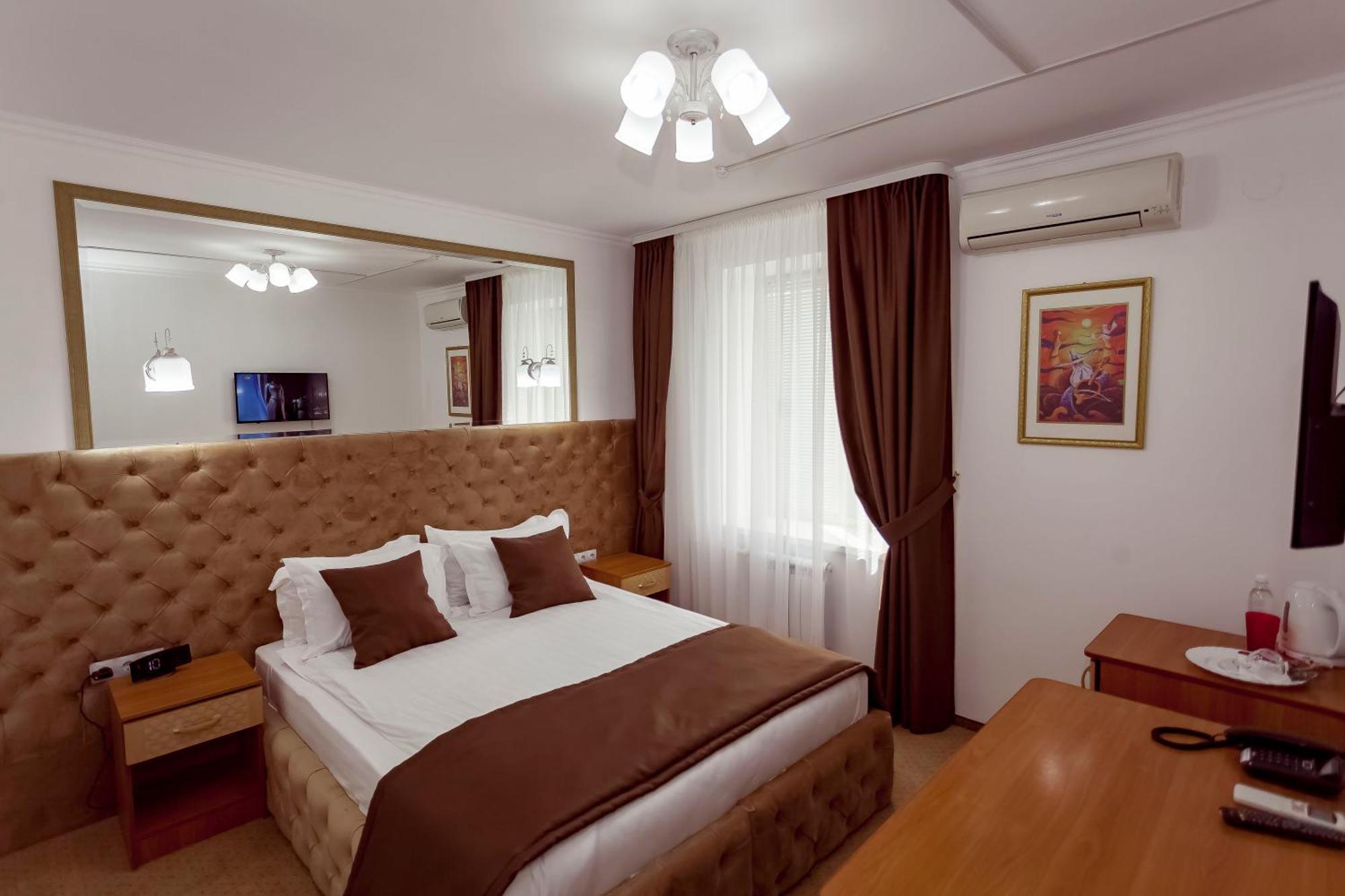Kurmet Hotel Uralsk Eksteriør billede