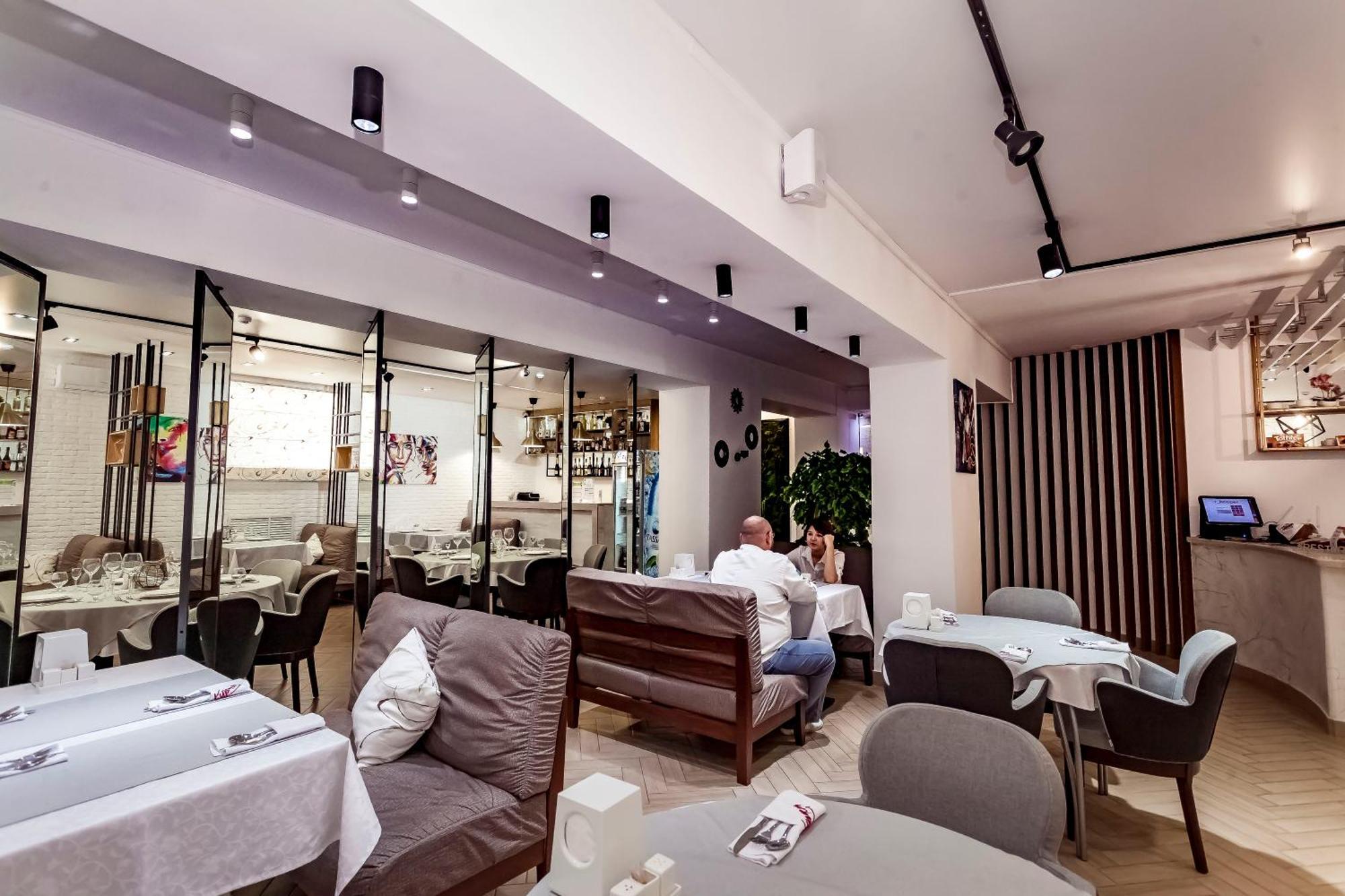 Kurmet Hotel Uralsk Eksteriør billede