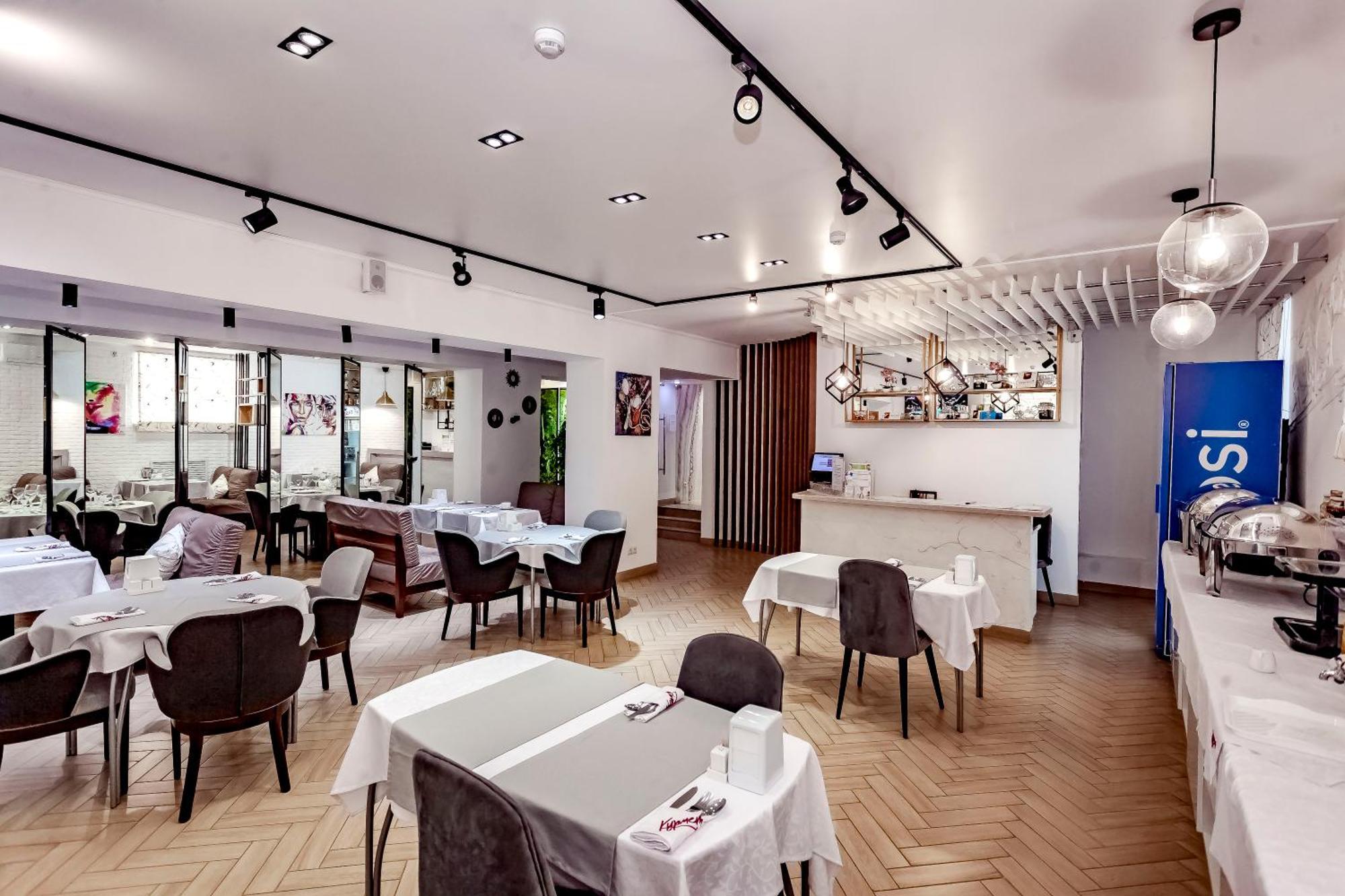 Kurmet Hotel Uralsk Eksteriør billede