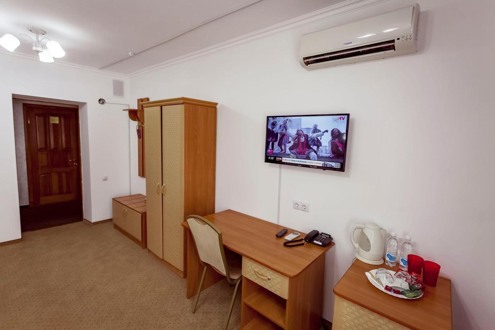 Kurmet Hotel Uralsk Eksteriør billede