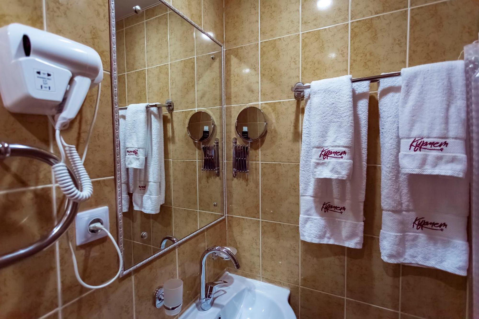 Kurmet Hotel Uralsk Eksteriør billede