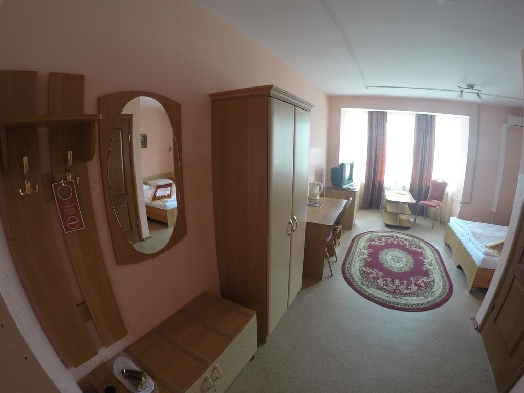 Kurmet Hotel Uralsk Eksteriør billede