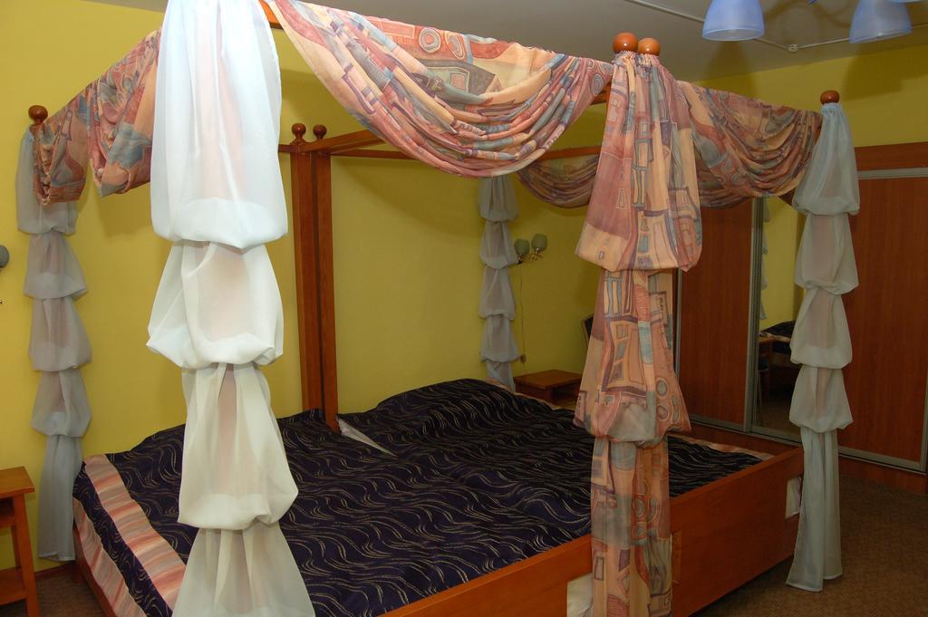 Kurmet Hotel Uralsk Eksteriør billede