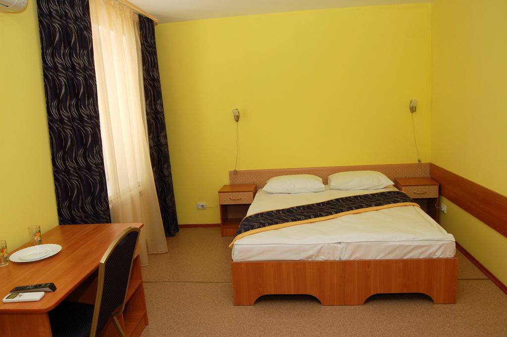 Kurmet Hotel Uralsk Eksteriør billede