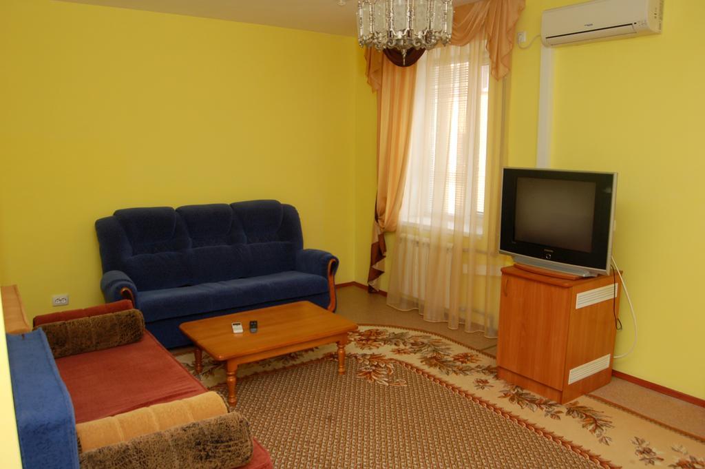 Kurmet Hotel Uralsk Eksteriør billede