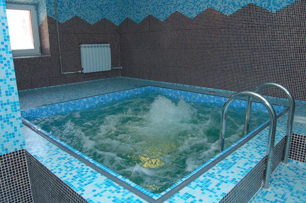 Kurmet Hotel Uralsk Eksteriør billede