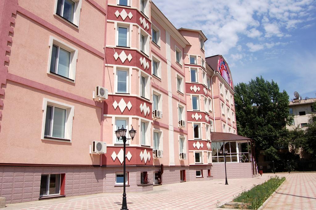 Kurmet Hotel Uralsk Eksteriør billede